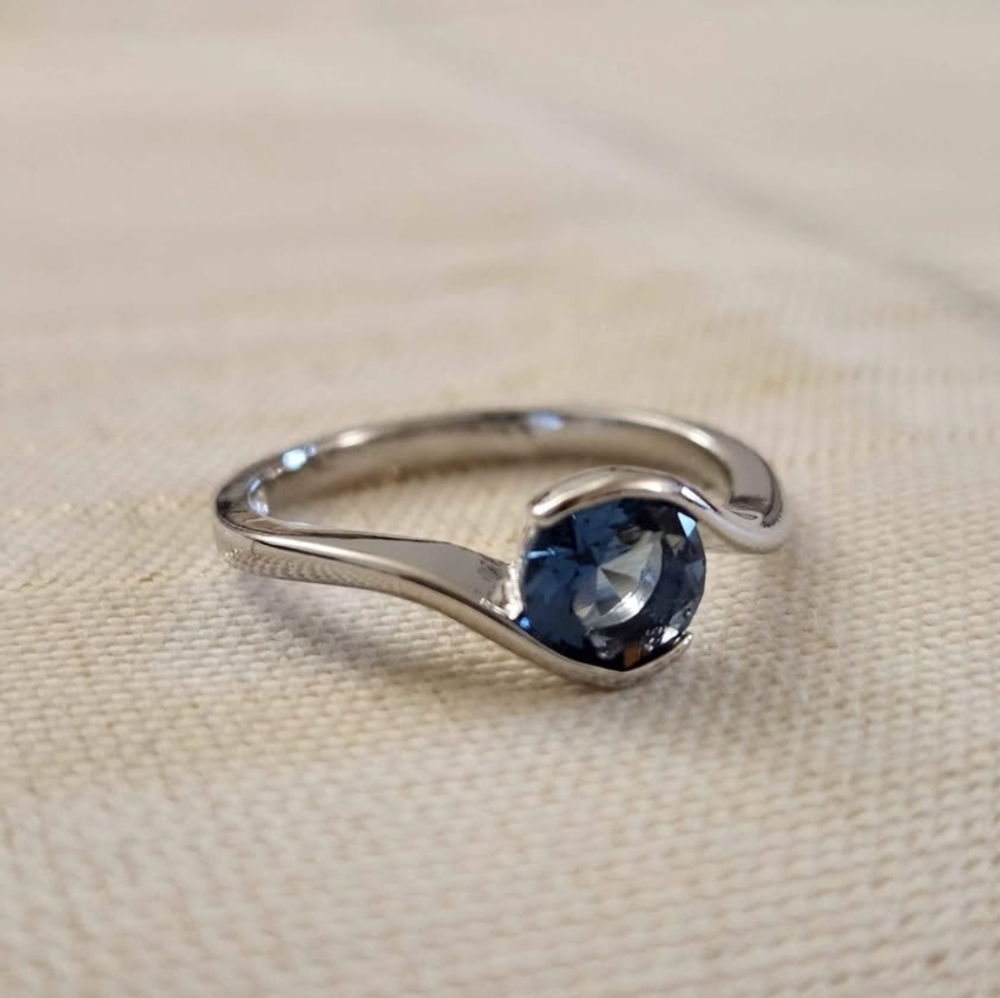 New 925 Silver Round Cut Blue Sapphire Ring for Women - Picture 4 of 9